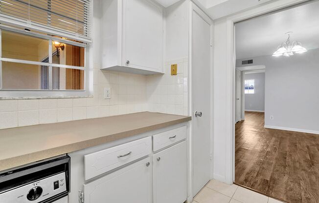 Lake Tarpon Apartments [E]