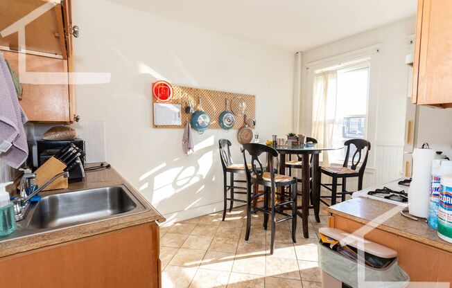 2 beds, 1 bath, $2,600, Unit Unit #26