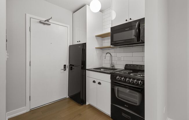 Studio, 1 bath, 225 sqft, $1,365, Unit 301