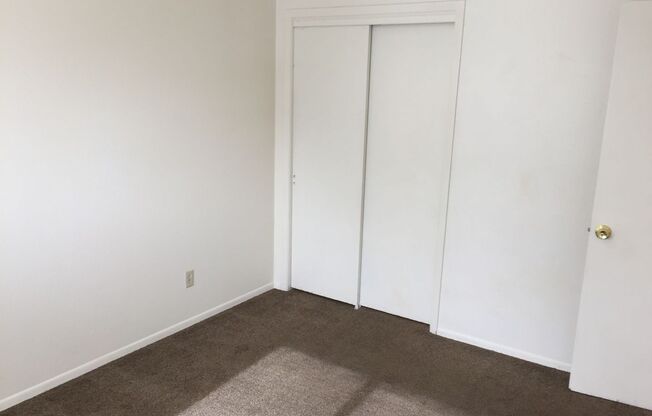 2 beds, 1 bath, 800 sqft, $995, Unit #6