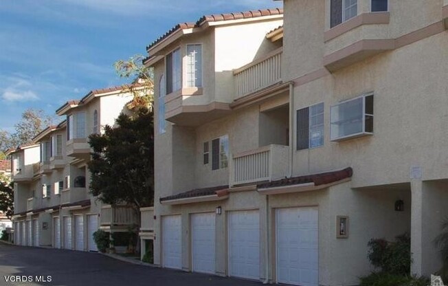 Beautiful 2 Bedroom, 2.5 Bath Townhome in Desirable Shadow Ridge Community!