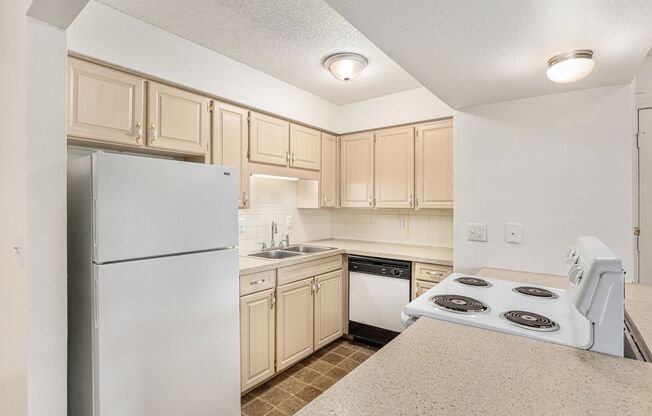 1 bed, 1 bath, 870 sqft, $899, Unit 7050 Unit #131
