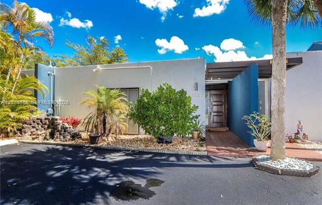 16509 Fox Den Ct # 16509, Miami Lakes, FL 33014