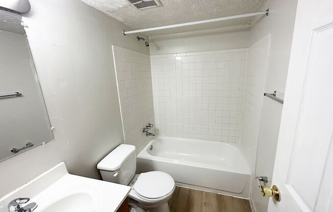 1 bed, 1 bath, 560 sqft, $825, Unit 611-04