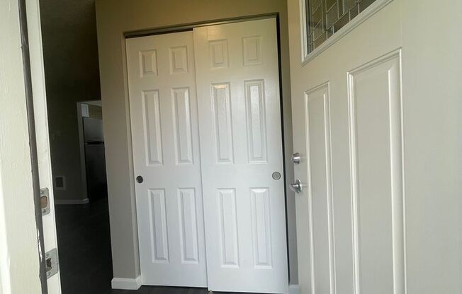 2 beds, 1 bath, 945 sqft, $1,575, Unit 033