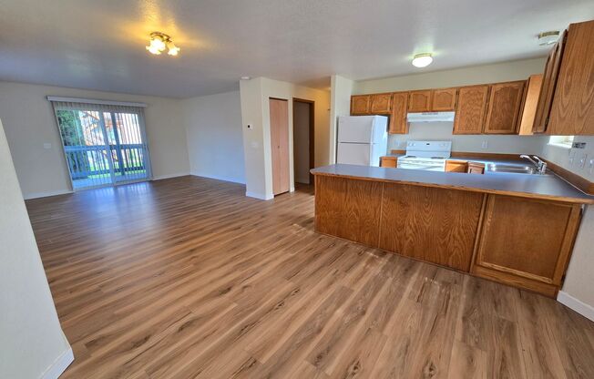 3 beds, 1.5 baths, 1,100 sqft, $1,425, Unit 810B