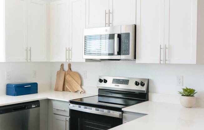 Stainless Steel Appliances at Avilla Broadway, Phoenix, AZ 85353