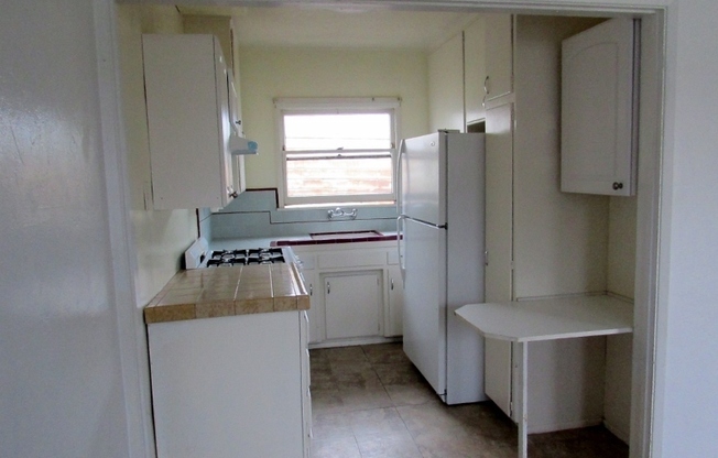 Studio, 1 bath, 350 sqft, $1,850, Unit 1028 S. Cleveland A