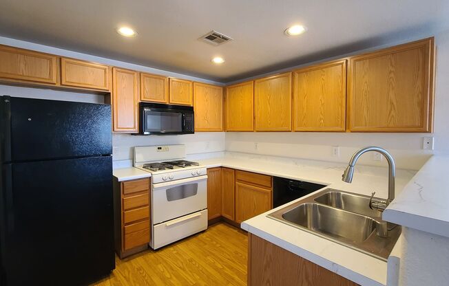 2 beds, 2 baths, $1,300, Unit # 280