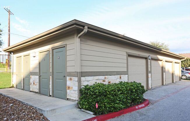 2 beds, 2 baths, 996 sqft, $1,299, Unit 4301