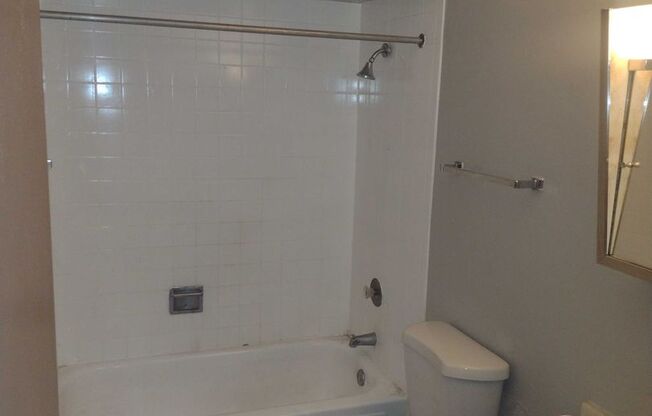2 beds, 1 bath, 865 sqft, $1,695, Unit Building 1-3C