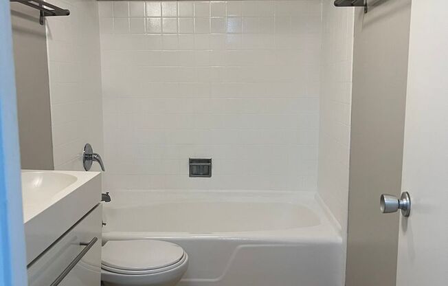 2 beds, 1 bath, 856 sqft, $1,795, Unit 205