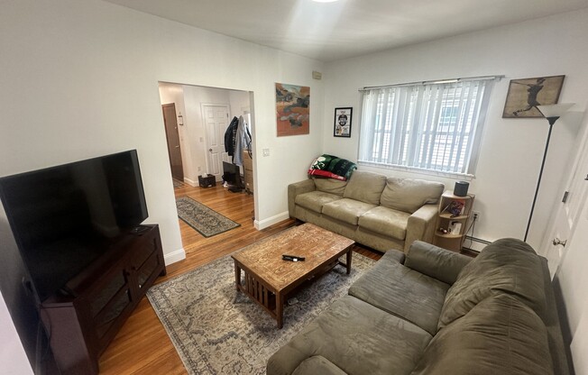 34 DICKINSON ST
