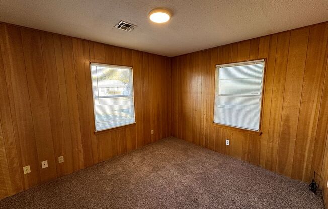 3 bedroom 1 bath garage conversion with flex room for extra living space or a home office, in the heart of OKC!