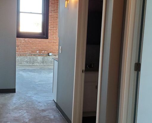 2 beds, 1 bath, 912 sqft, $1,317, Unit 609W