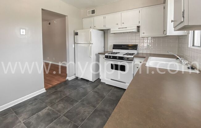 2 beds, 1 bath, 800 sqft, $900, Unit 5011/06