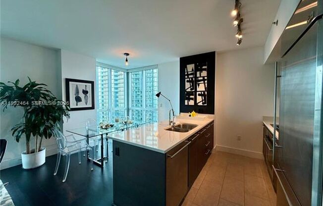 2 beds, 2 baths, 1,123 sqft, $4,650, Unit 55 SE 6th St # 3302