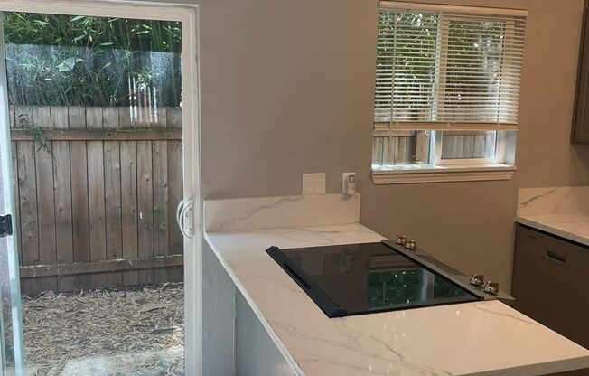 2 beds, 1 bath, 800 sqft, $1,350, Unit 431-01-19