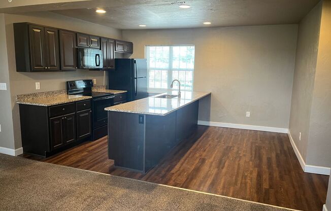 2 beds, 1 bath, 939 sqft, $1,250