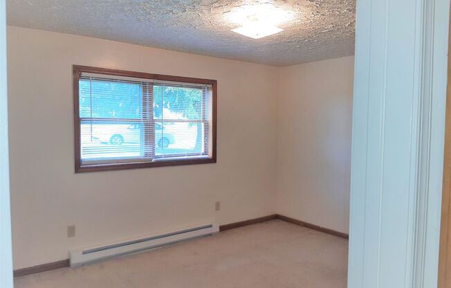 2 beds, 1 bath, 903 sqft, $1,140, Unit H-5