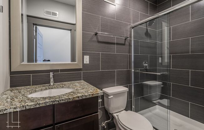 2 beds, 2 baths, $2,450, Unit 727 N. 4th St. Apt. 102