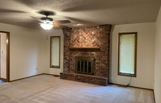 3 beds, 2 baths, $1,395