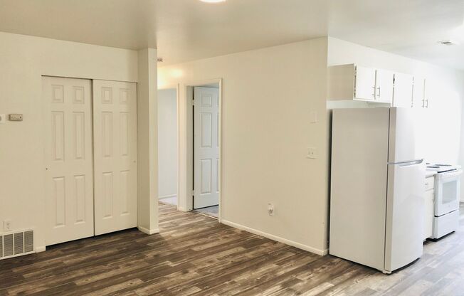 2 beds, 1 bath, 810 sqft, $1,249, Unit 65