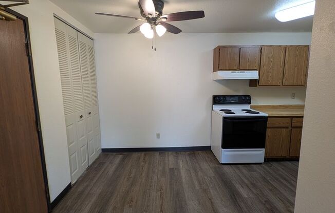 2 beds, 1 bath, 970 sqft, $1,249, Unit FB 4102