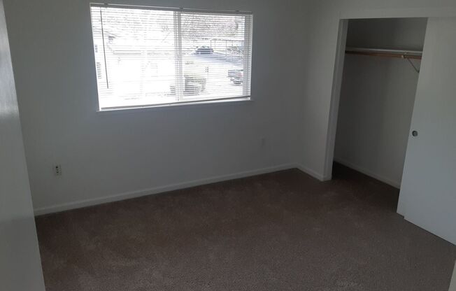 2 beds, 1 bath, 848 sqft, $1,900, Unit 1802