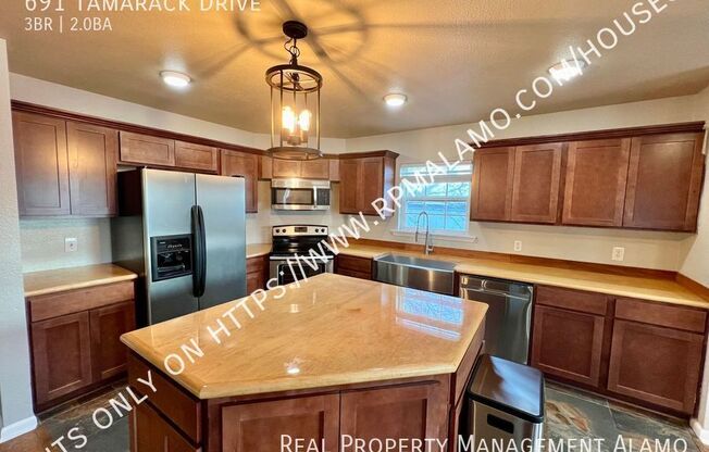 691 TAMARACK DR