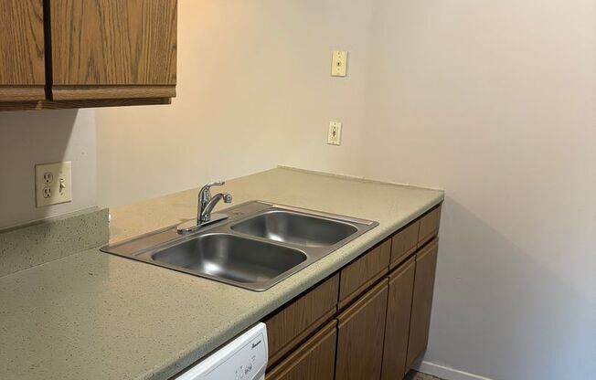 1 bed, 1 bath, 750 sqft, $900, Unit #35