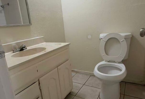 Beautiful 3 Bedroom 1.5 Bathroom in Plano!