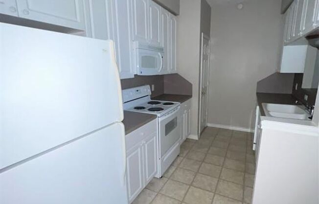 1 bed, 1.5 baths, $915