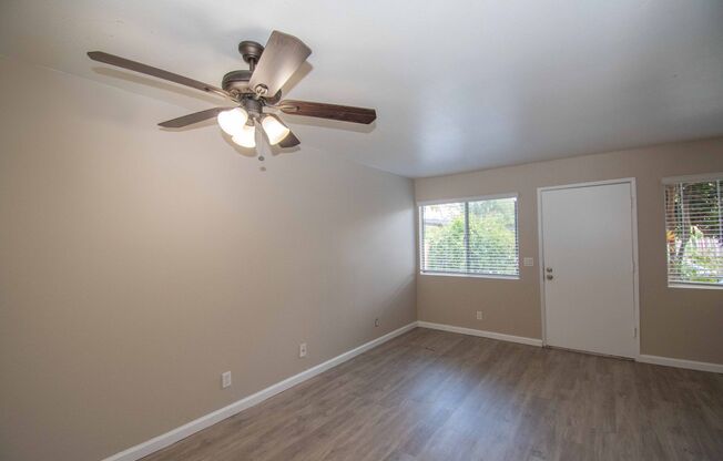 2 beds, 1 bath, $1,975, Unit 4960-01