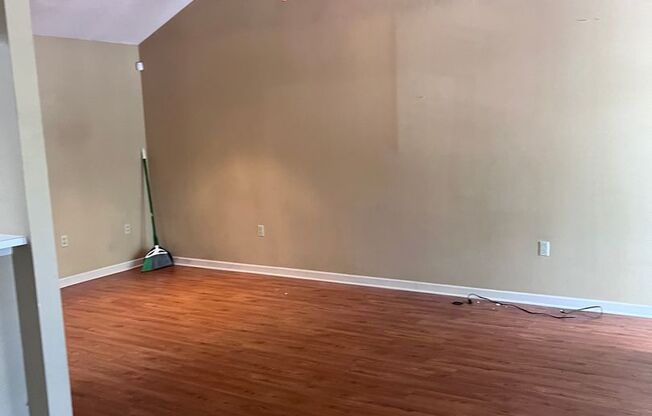 Beautiful 2nd floor condo with vaulted ceilings