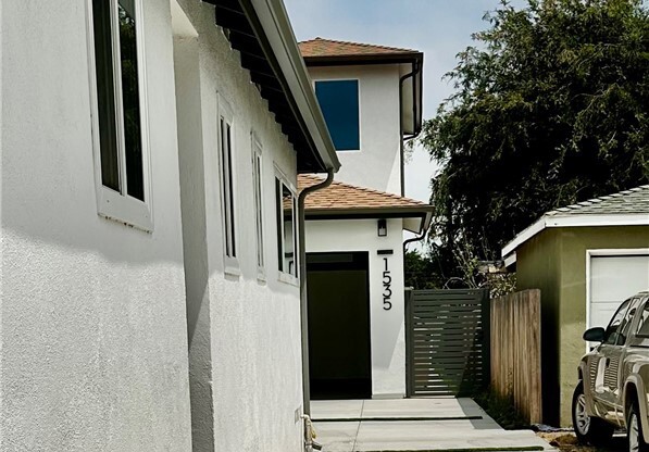 1535 W 221 ST