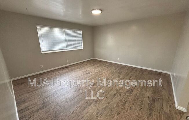 1731 E HOLLADAY BLVD