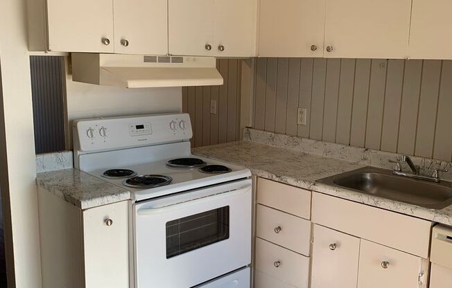 2 beds, 1 bath, 764 sqft, $875, Unit 11B