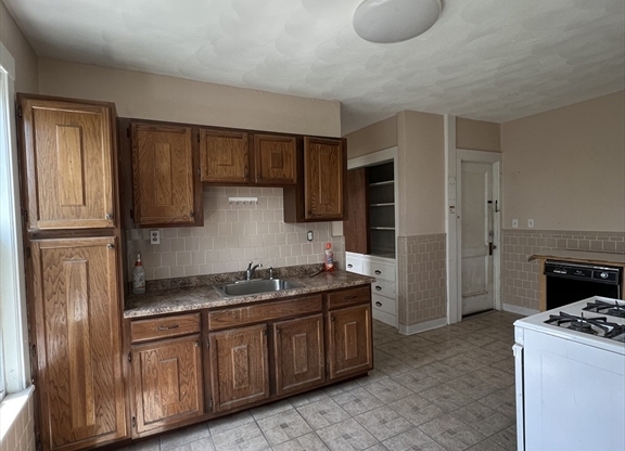 1 bed, 1 bath, 800 sqft, $2,300, Unit 2l