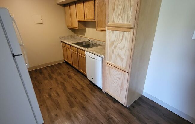 2 beds, 1.5 baths, 1,150 sqft, $1,275, Unit 7-734