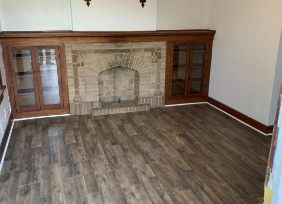1607 E MADISON