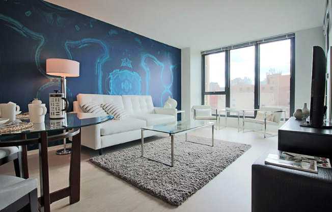 152 W SUPERIOR ST