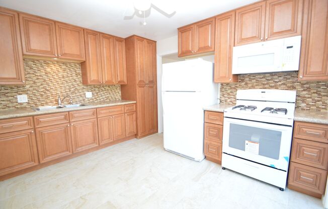 2 beds, 1 bath, $2,495