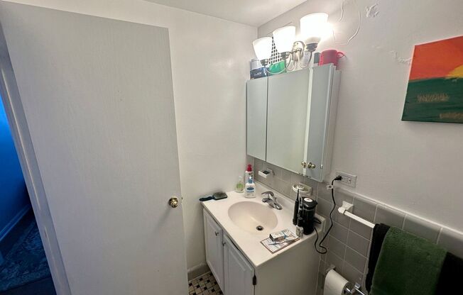 1 bed, 1 bath, 700 sqft, $1,700, Unit 418-0609