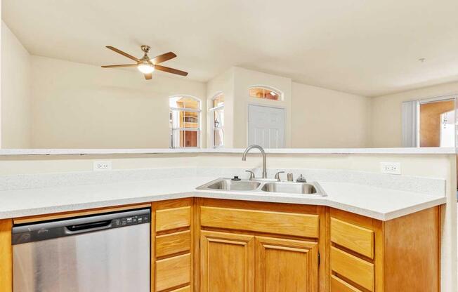 1 bed, 1 bath, 866 sqft, $2,455