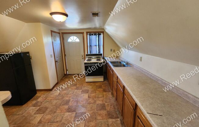 1 bed, 1 bath, $875, Unit Rear 2nd floor