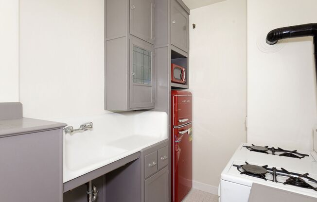 Studio, 1 bath, 250 sqft, $2,195, Unit 02