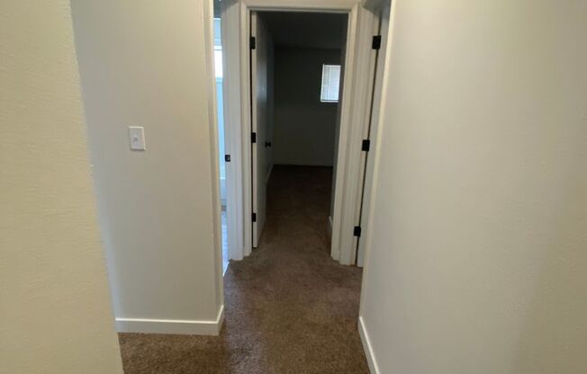 3 beds, 1 bath, $1,650, Unit 374W