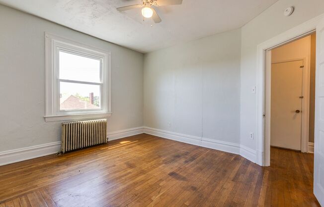 2 beds, 1 bath, $1,300, Unit Apt 2 (Top)