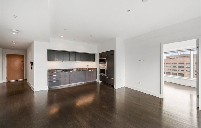 2 beds, 1.5 baths, 1,035 sqft, $5,500, Unit 19H